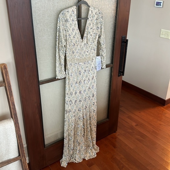 Mac Duggal Geometric Evening Gown in Nude Size 10. - Picture 11 of 15